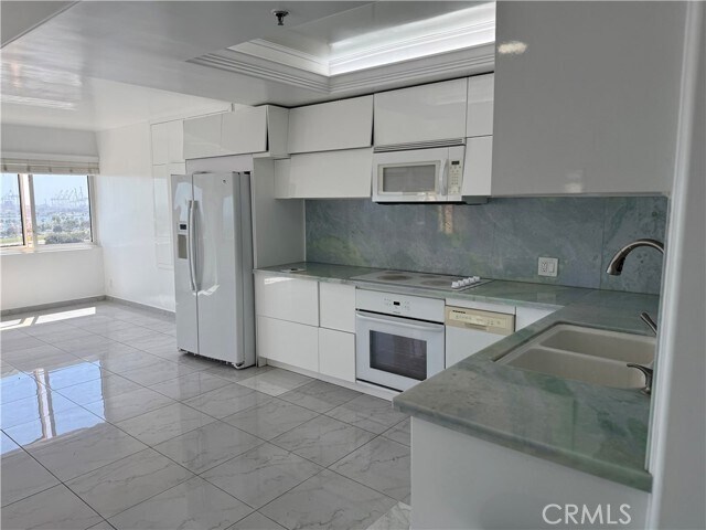 Building Photo - 525 E Seaside Way