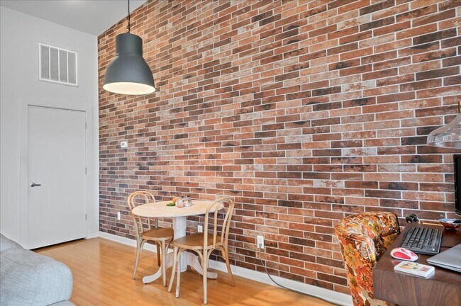 Building Photo - 2931 E 12th St