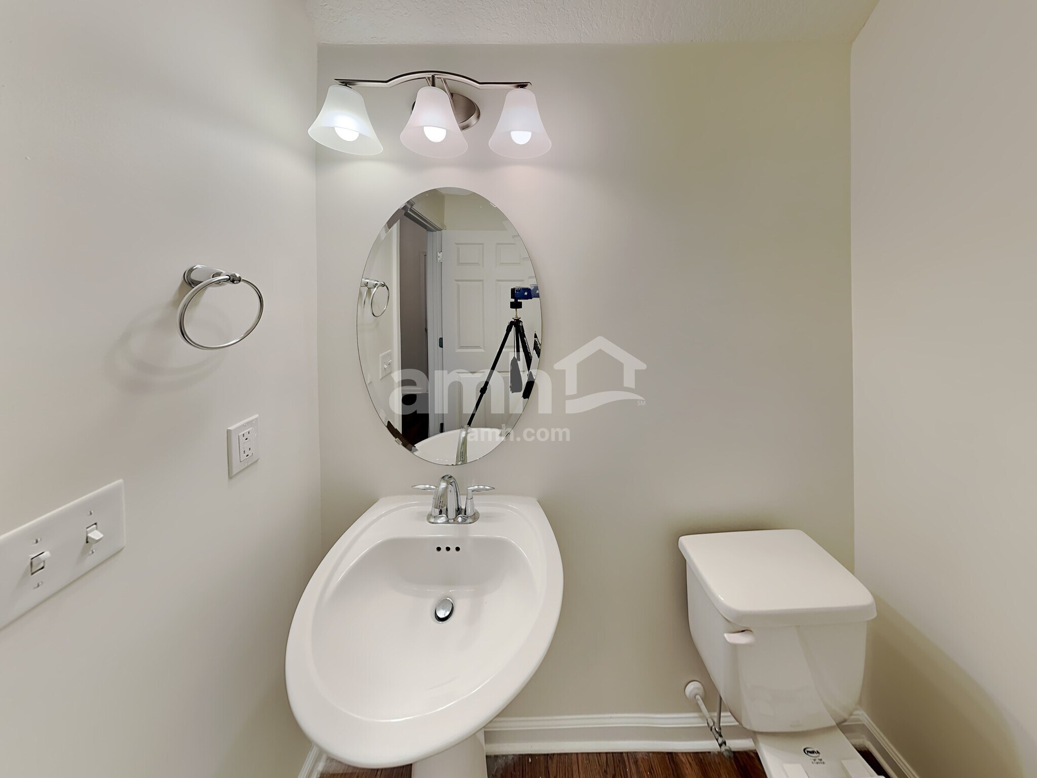 Building Photo - 212 W Jayce Way