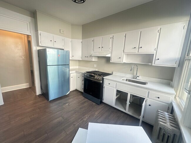 Kitchen - 31 Lincoln Ave