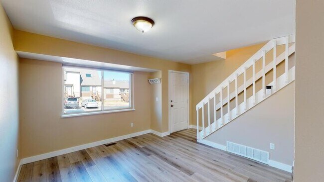Building Photo - 5561 Dunbar Ct