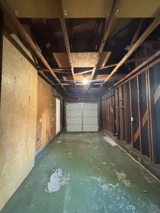 Building Photo - Windsor Oaks West