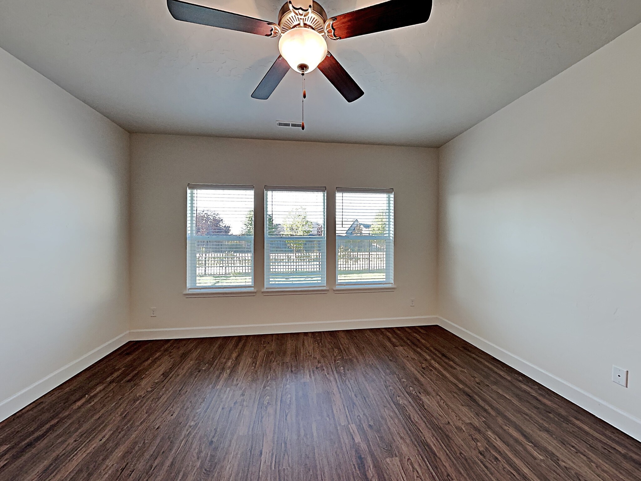 Building Photo - 400 E Sicily Dr