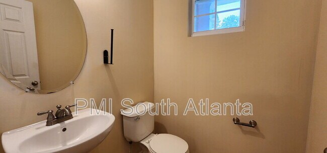 Building Photo - 3325 Fernview Dr