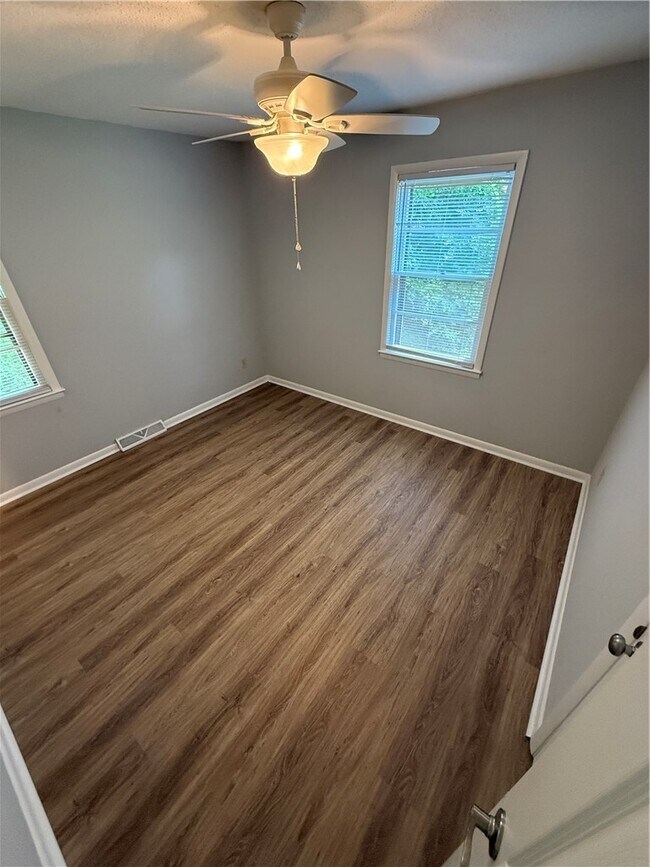 Building Photo - 112 Lynwood Dr