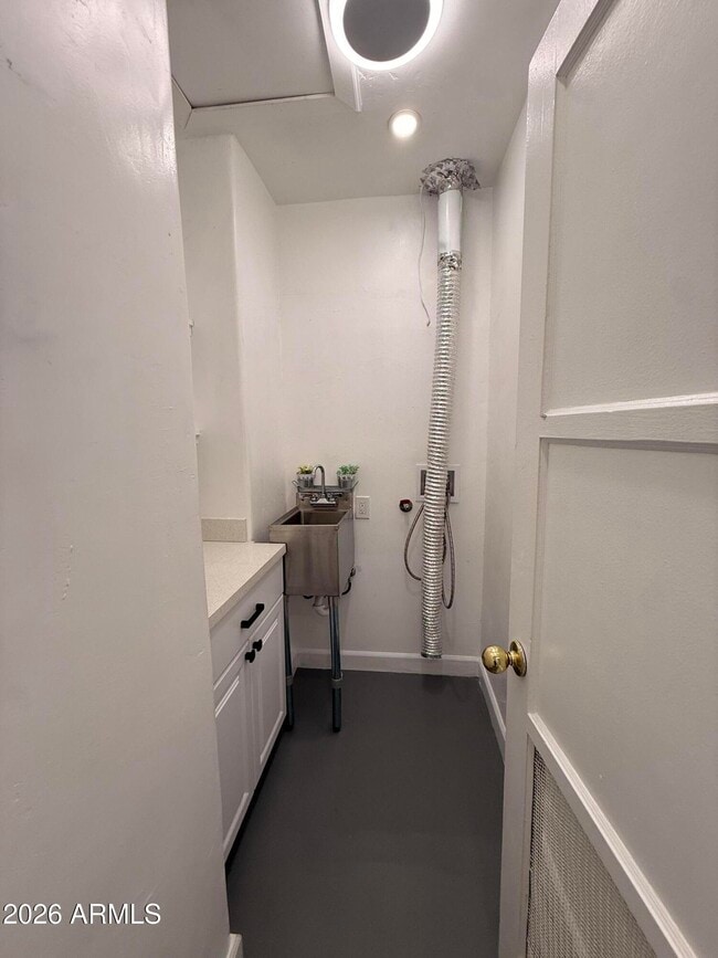 Building Photo - 2708 N Dayton St