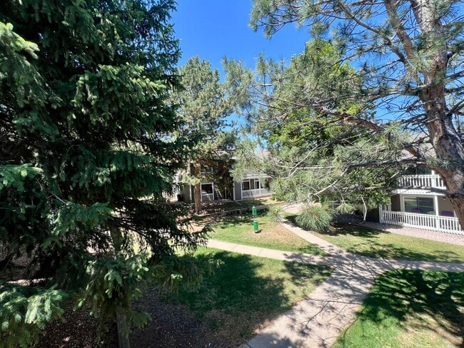 Building Photo - Fantastic 3-bedroom, 2-bathroom condo in desirable community