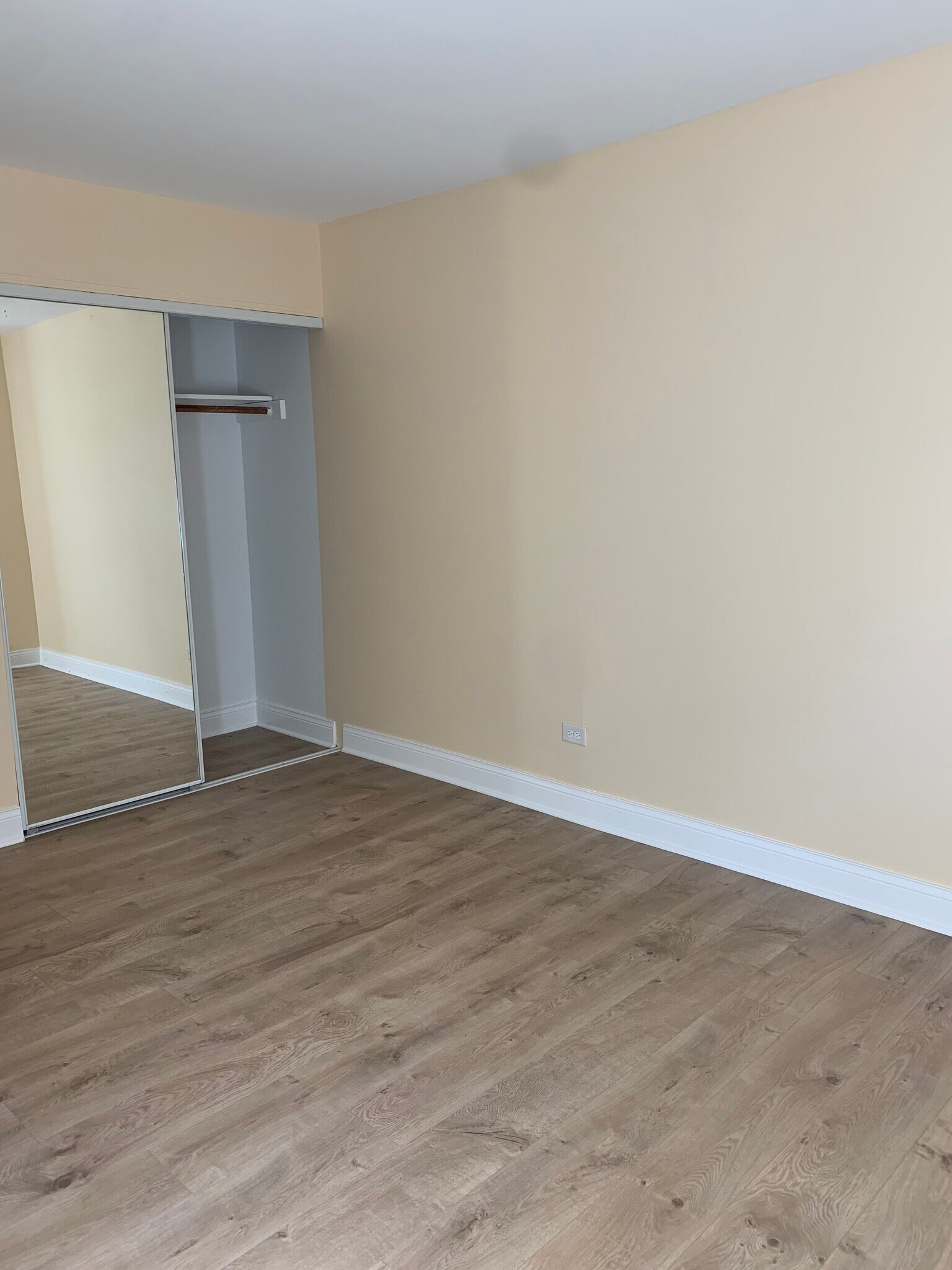 Building Photo - 1813 Hemlock Pl