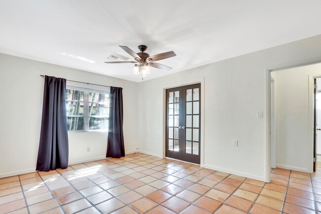 Building Photo - 8336 SE Palm St