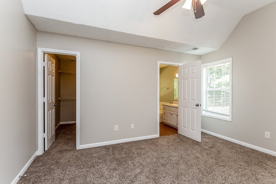 Building Photo - 173 Waters Edge Dr