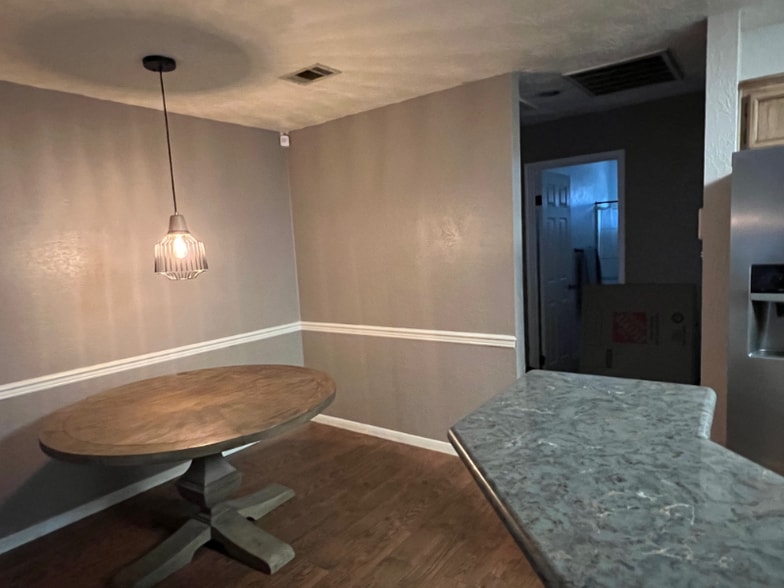 Building Photo - 7925 Blue Bonnet St