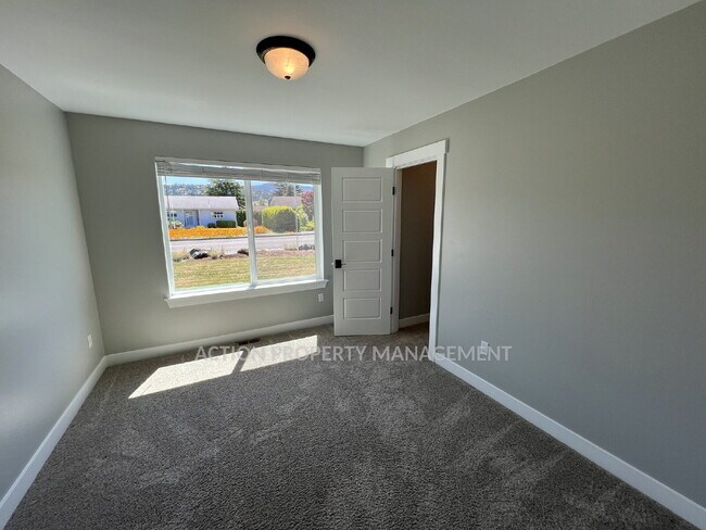 Building Photo - 3 bed 2 bath home in Sequim, close to everything