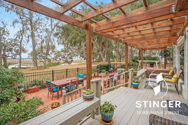 Building Photo - 1808 Lenora Dr