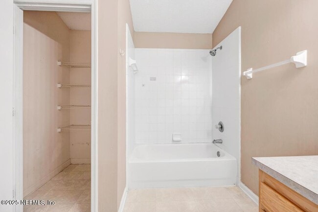 Building Photo - 12895 Bentwater Dr