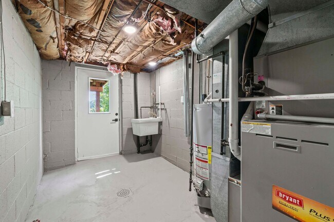 Building Photo - AVAILABLE NOW! Check out this BEATIFULLY RENOVATED 2-bedroom townhome in North Versailles!