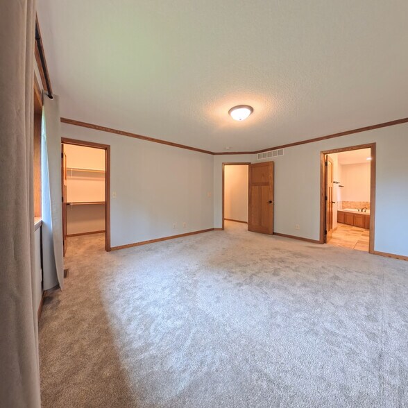 Building Photo - 11956 Castle Rock Ct N
