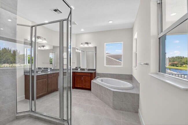 Building Photo - 15120 Wildwood Cir