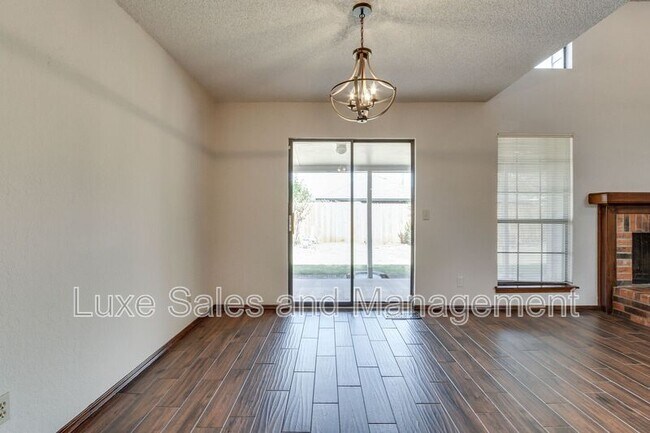 Building Photo - 7713 Doris Dr