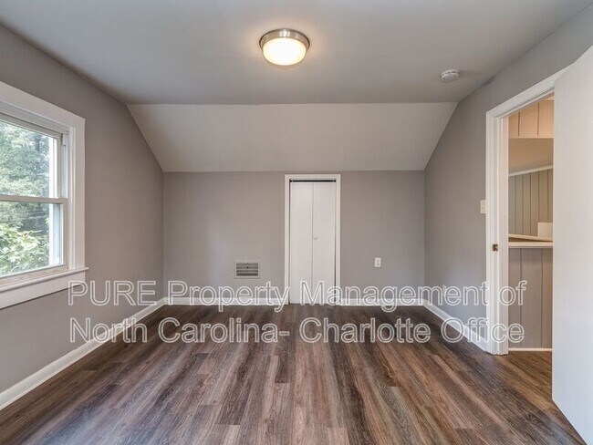 Building Photo - 1321 Pinecrest Ave