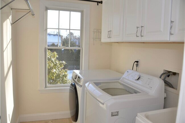 Building Photo - 15 Hay Rd