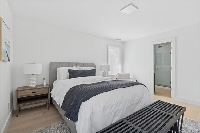 Building Photo - 13 Sherwood Rd