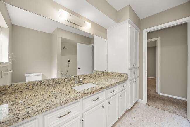 Building Photo - 5923 Pebble Springs Dr