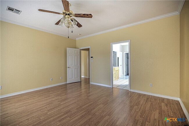Building Photo - 4725 Stone Oak Dr