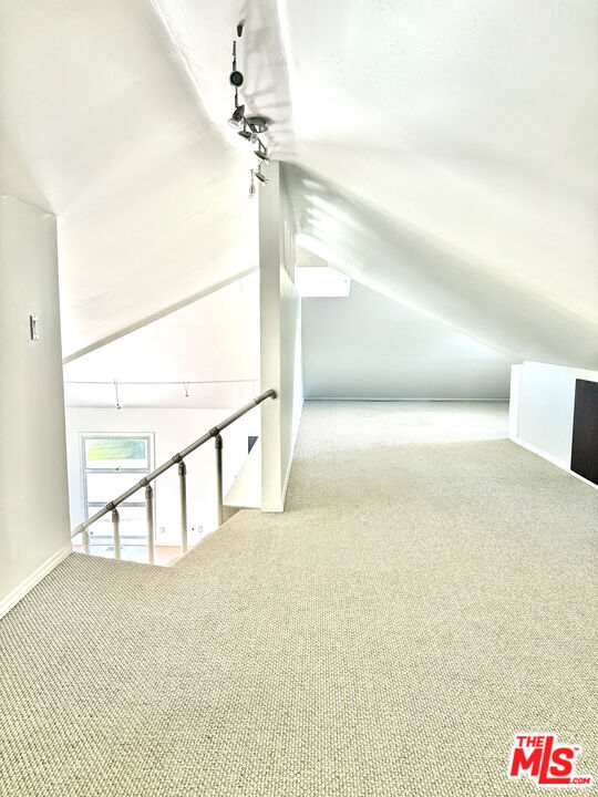 Building Photo - 1153 N Poinsettia Pl