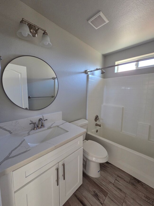 Building Photo - 2 Bed/1 Bath almost brand new in Central BHC