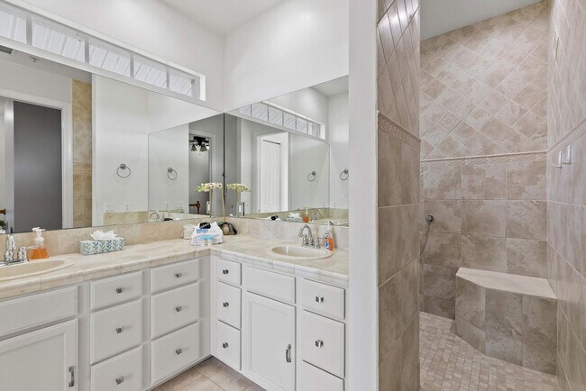 Building Photo - 1927 Sheffield Ave