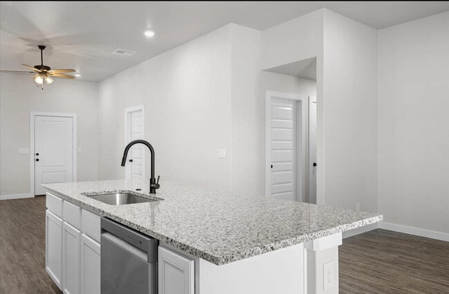 Building Photo - 2148 Langford Ave