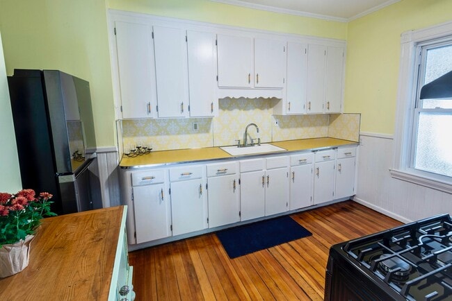 Building Photo - 74 Oakland St