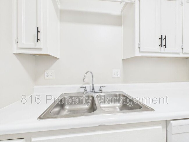 Building Photo - 7939 NW 79th Pl