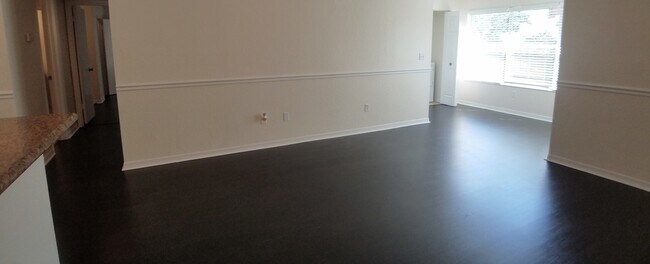 Building Photo - Beautiful Remodeled 2/1 Condo x Rent @ Villa Medici close to Theme Parks!