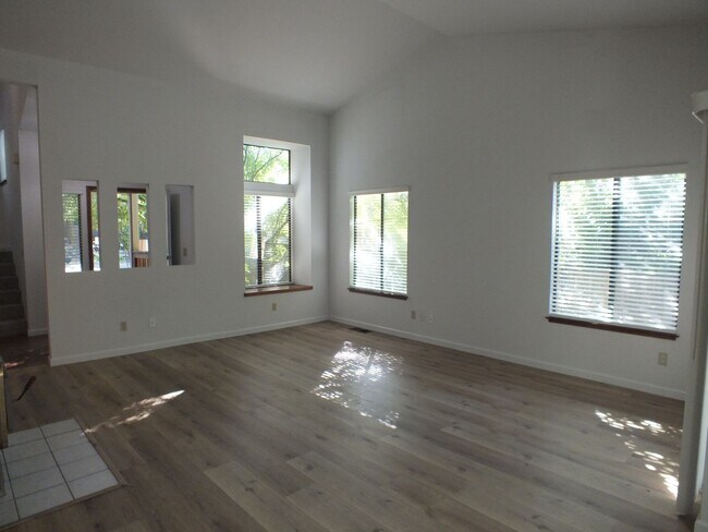 Building Photo - Cameron Park 2/2 1600 sf hidden gem!