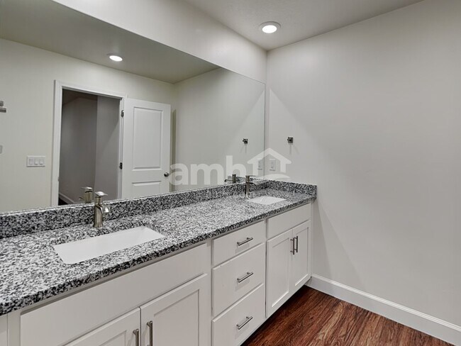 Building Photo - 5966 Verdigris Dr