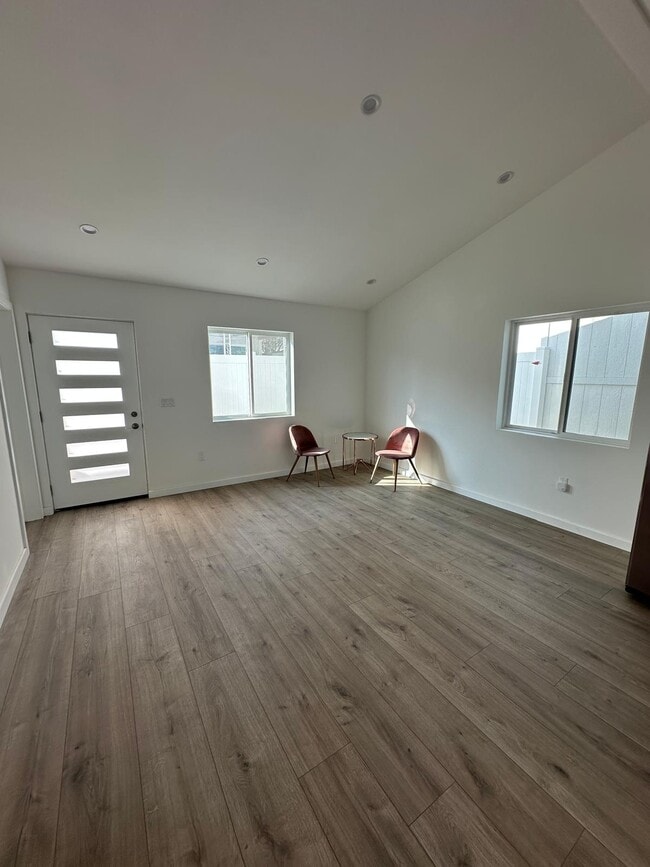 Building Photo - 1298 N Dominion Ave