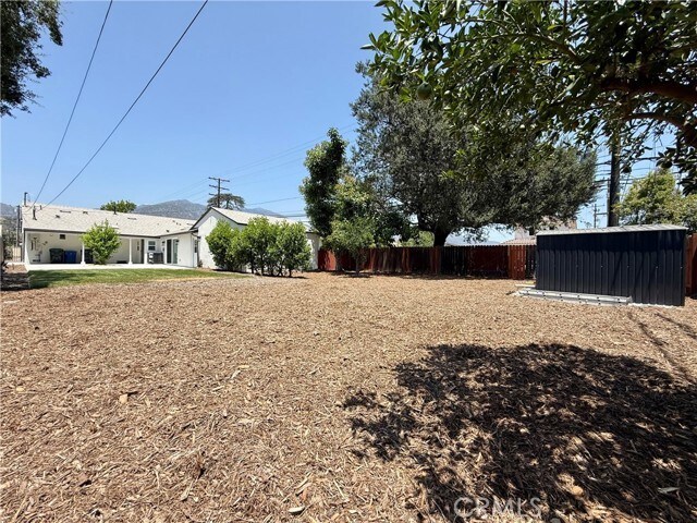 Building Photo - 352 E Newman Ave