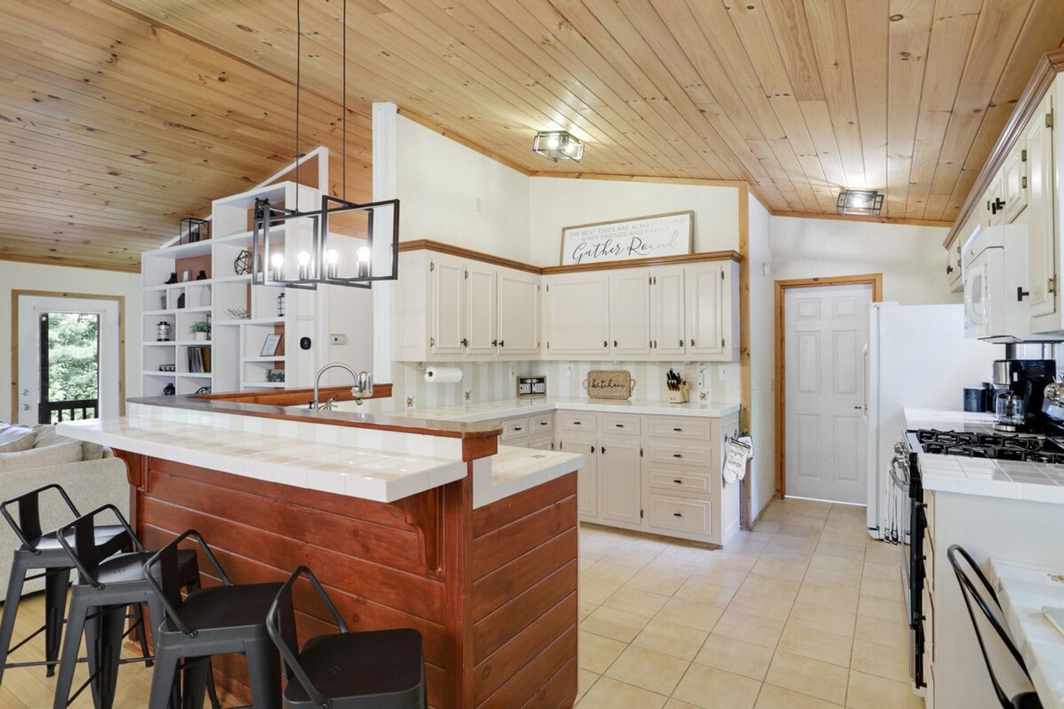 Building Photo - 443 Fox Run Dr