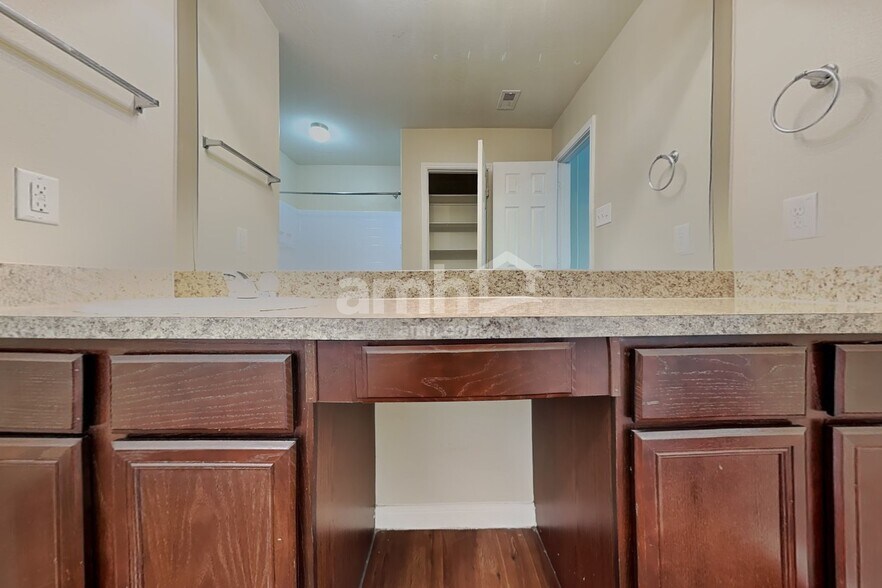 Building Photo - 15458 Bammel Oaks Ct