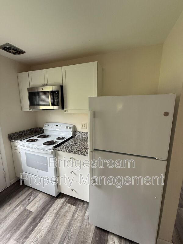 Building Photo - 4352 Sunray Rd