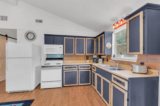 Building Photo - 928 Moccasin Trail