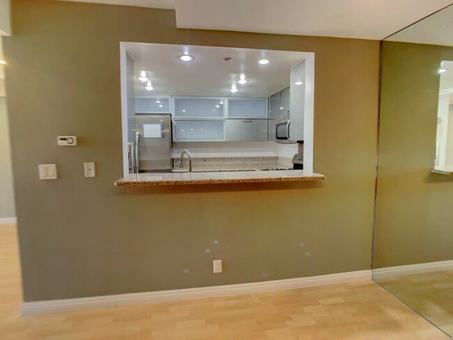 Building Photo - A Beautiful updated trilevel townhome in W Figueroa is now available for rent.