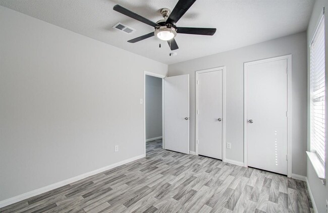 Building Photo - 12803 Rockford Dr