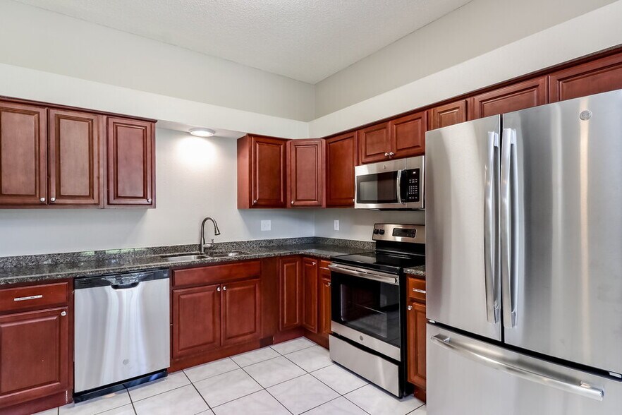 Building Photo - 8012 Cameron Cay Ct