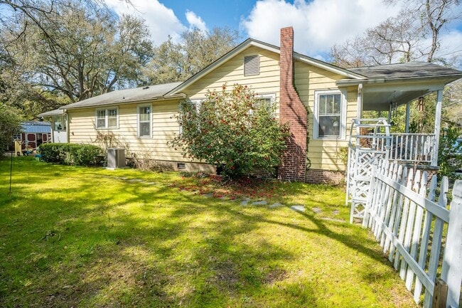 Building Photo - 1235 Ashley Hall Rd