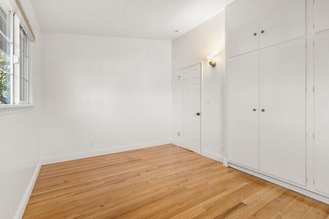 Building Photo - 2637 NE 138th Pl
