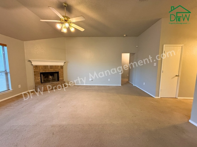 Building Photo - Spacious 3-Bedroom Corner Lot Home with Large Backyard in Arlington, TX