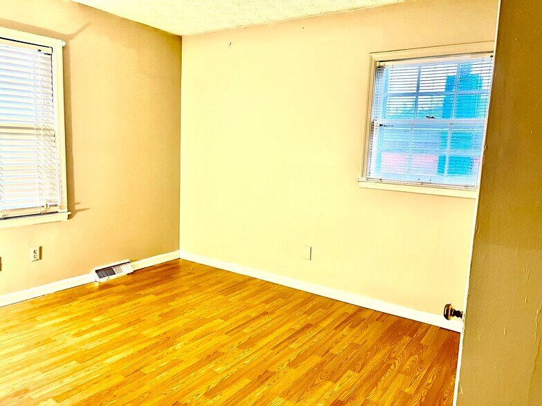 Building Photo - 3651 Niagara Dr