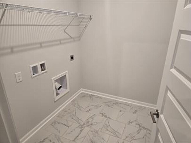 Building Photo - 14480 Mountain Strm Dr